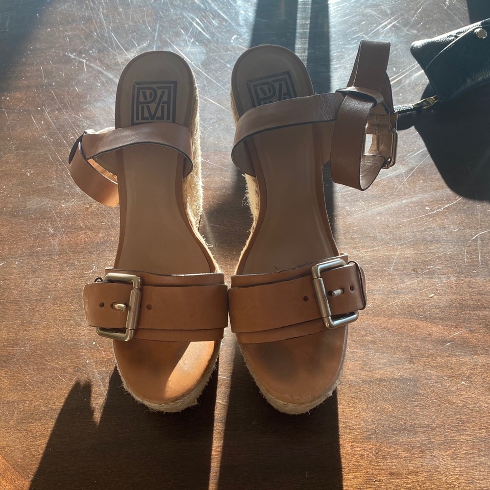 Pour la Victoria Jaclyn wedges